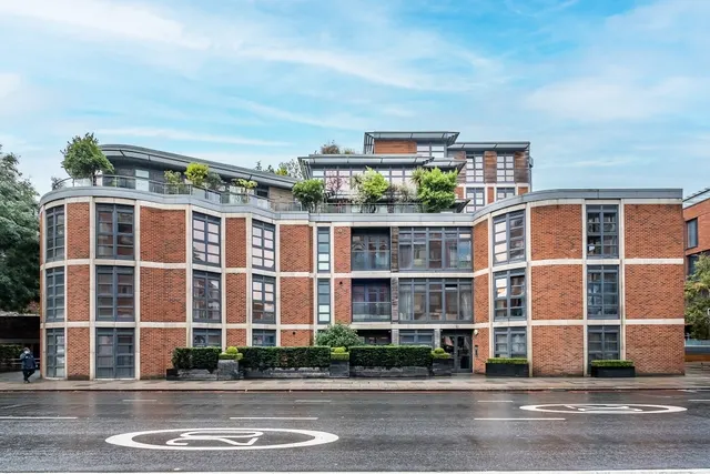 Photo 2 — Moreton Street London SW1V