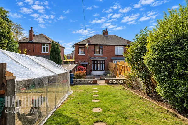 3 bedroom house, Hereward Road, Top