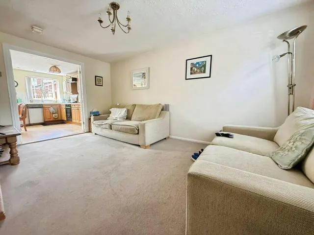 Photo 2 — Farleys Way, Peasmarsh, TN31