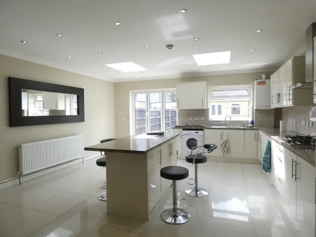 Kings Avenue, Greenford, Greater London, Greater London, UB6 9DD, photo 1