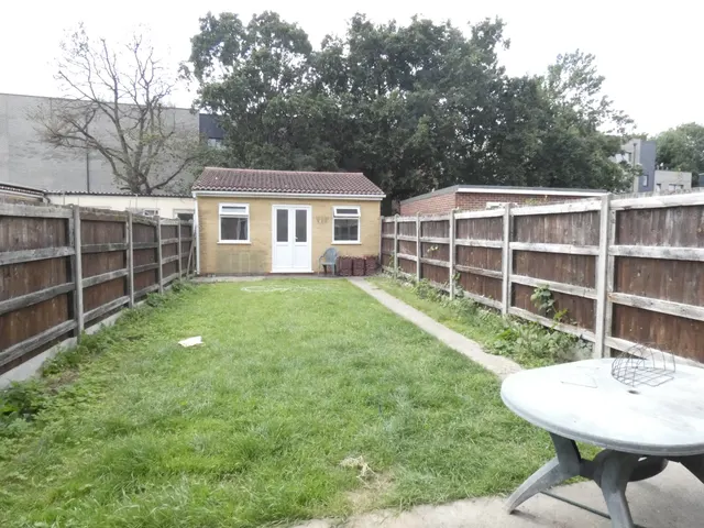 Photo 3 — Kings Avenue, Greenford, Greater London, Greater London, UB6 9DD
