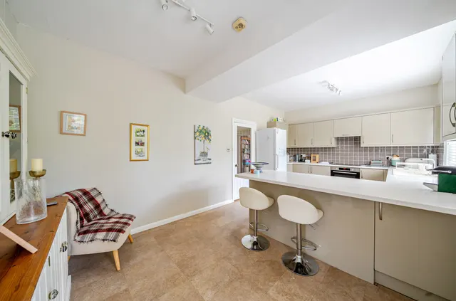 West Hill Road, Woking, GU22, photo 3