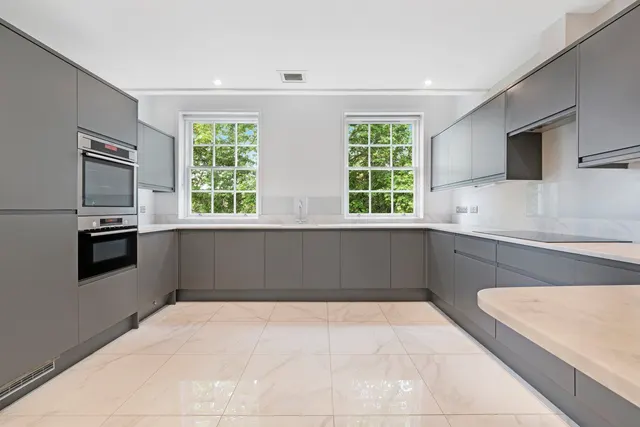 Photo 2 — Chartwell Court, Gloucester Square, Bayswater, London, W2 2TW