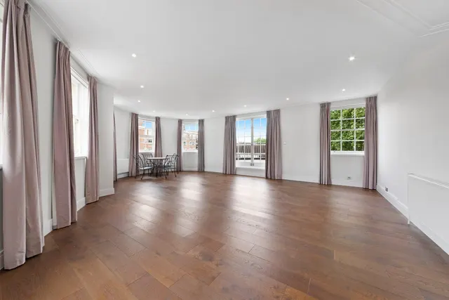 3 bedroom flat — Chartwell Court, Gloucester Square, Bayswater, London, W2 2TW