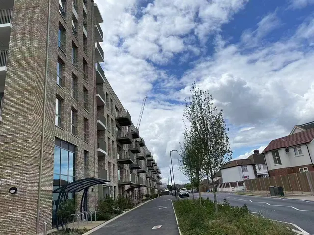 Beresford Avenue, Wembley, HA0, photo 1