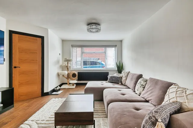 Rover Drive, Birmingham, B36, photo 2