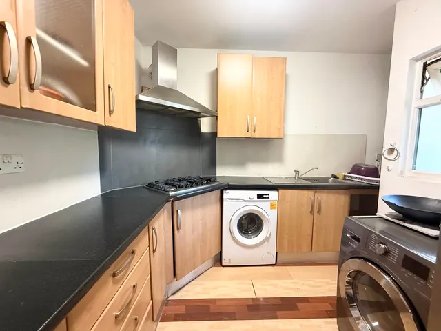 High St, Harmondsworth, UB7, photo 2
