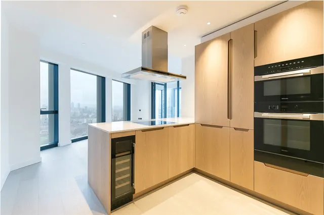 Nine Elms Lane, Nine Elms, SW8, photo 3