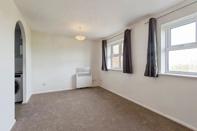 Photo 3 — Honeysuckle Close, Biggleswade, Bedfordshire, SG18