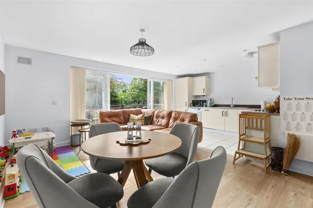Tadros Court, High Wycombe, HP13, photo 2