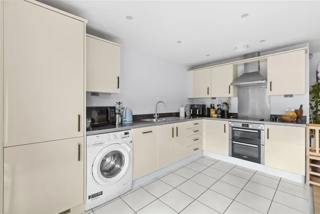 Tadros Court, High Wycombe, HP13, photo 3