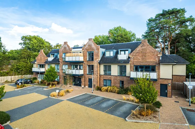 Arnett Avenue, Finchampstead, RG40, photo 1