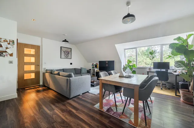Arnett Avenue, Finchampstead, RG40, photo 2