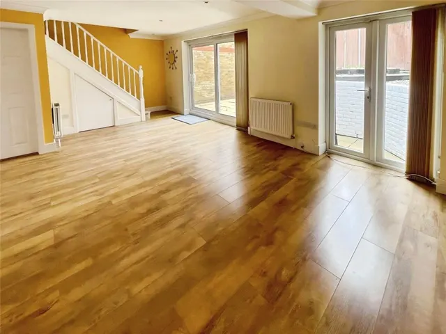 with 3 bedrooms in Old Harlow, CM17, photo 2