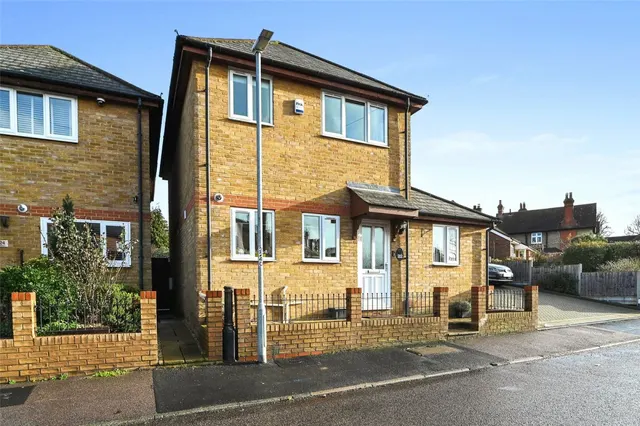 with 3 bedrooms in Old Harlow, CM17, photo 1