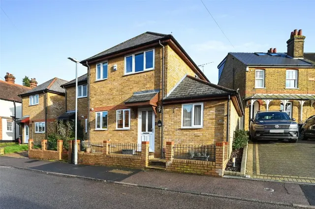 with 3 bedrooms in Old Harlow, CM17, photo 3