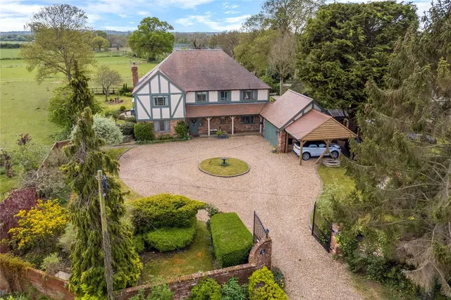 Village Road, Dorney, Windsor, Berkshire, SL4 6QJ, photo 1