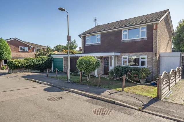 Lowther Close, Wokingham, Berkshire, RG41 1JE, photo 1