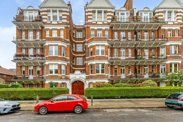 Prince Of Wales Drive, London, SW11, photo 1