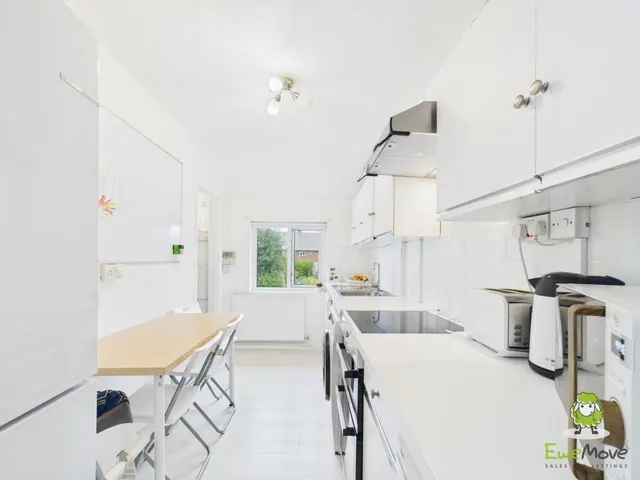 St. Andrews Road, Basingstoke, RG22, photo 2