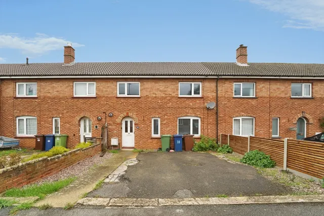 3 bedroom house, Longlands Road, Bishops Cleeve, GL52