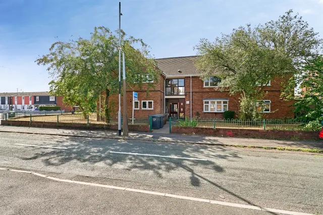 2 bedroom flat, Newey Road, Wolverhampton, WV11