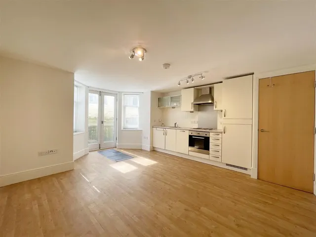 Blenheim Terrace, Scarborough, YO12, photo 2