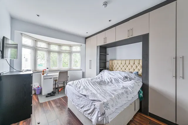 Room 2, 14 Streatham Vale, London, photo 1