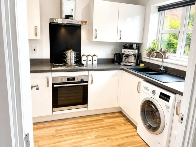 Greenacre Place, Newbury, RG14, photo 3