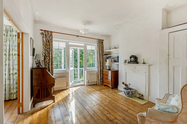 Airedale Avenue, London, W4, photo 2