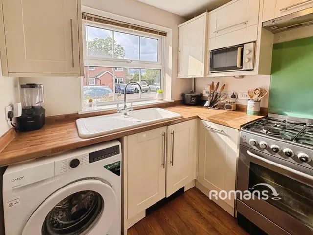 Lower Canes, Yateley, GU46, photo 3