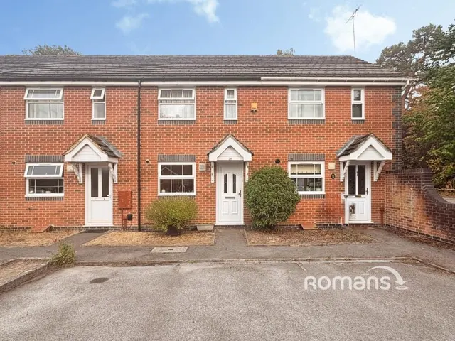 Lower Canes, Yateley, GU46, photo 1