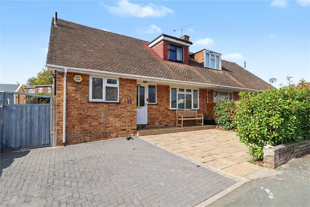 Mayhurst Close, Woking, GU22, photo 1