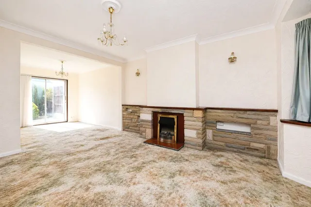 Photo 2 — Burns Avenue, Basildon, Essex, SS13