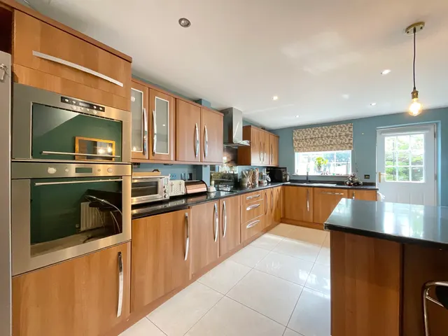 Brampton Close, Weston, CW2, photo 2