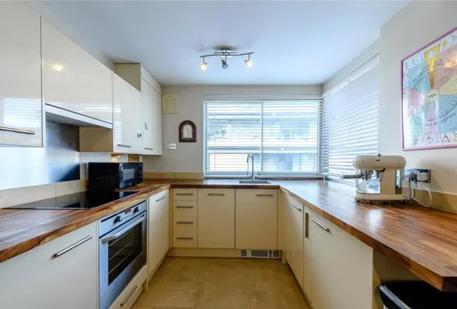 Campden Hill Road, Kensington, W8, photo 2
