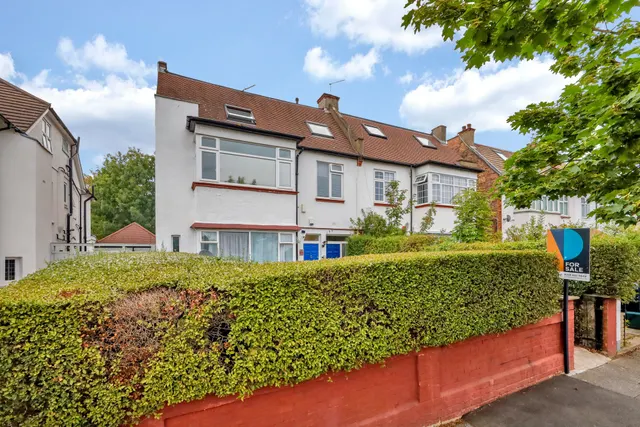 Chatsworth Road, London, NW2, photo 1