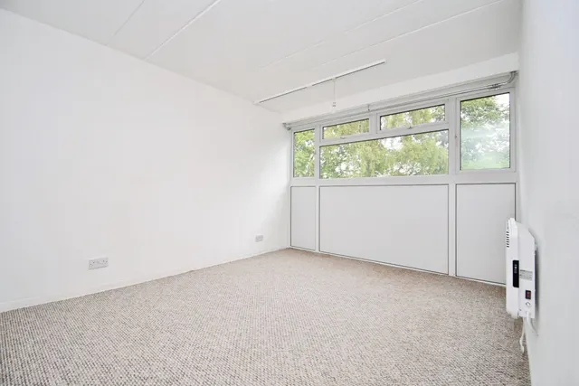 Photo 2 — Damon Close, Sidcup, DA14