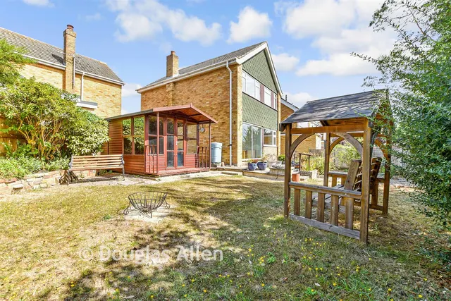 Burne Avenue, Wickford, SS12, photo 2