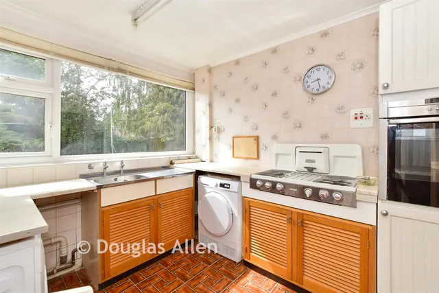 Burne Avenue, Wickford, SS12, photo 3