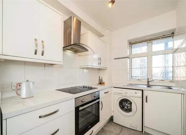 Photo 3 — Redcliffe Close, South Kensington, SW5