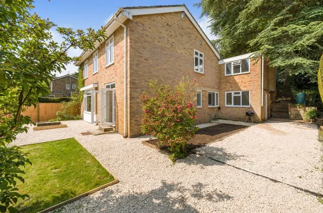Abbots Lane, Kenley CR8 5JB — photo 1