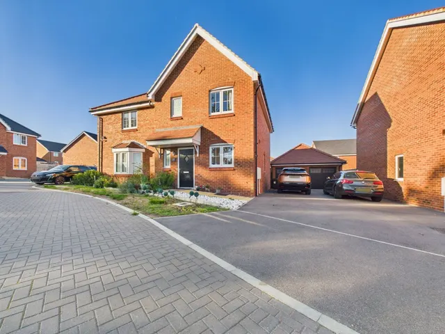 Jerome Row, Shinfield, RG2, photo 1