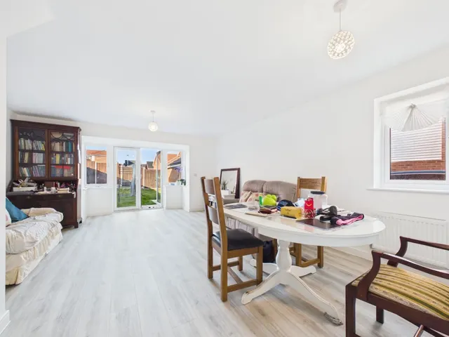 Jerome Row, Shinfield, RG2, photo 2