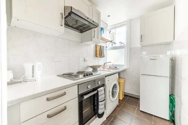 Photo 3 — Flat E, 3 Kensington High Street, London