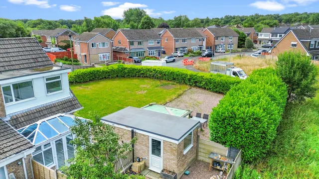 Photo 2 — Lincoln Drive, Ashton-In-Makerfield, Wigan, Wigan, WN4 9HX
