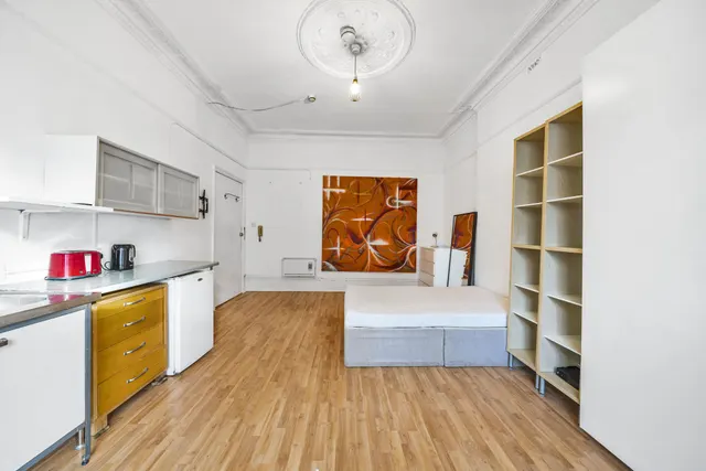 Photo 3 — Flat 1, 22 Marloes Road, London