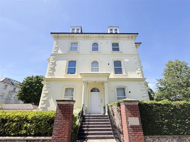 15 Devonshire Place, Eastbourne, BN21 4BZ, photo 1
