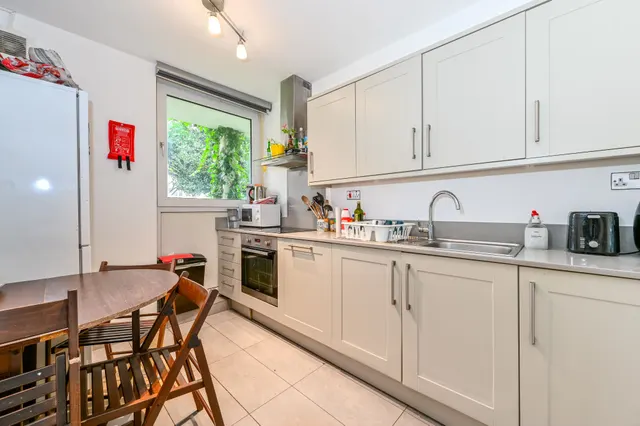Photo 2 — 105 Stanhope Street, London