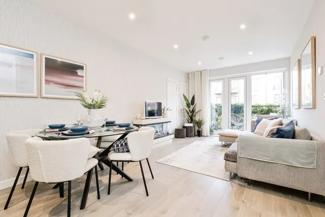 Photo 3 — Whittle Drive, Hornchurch, RM12